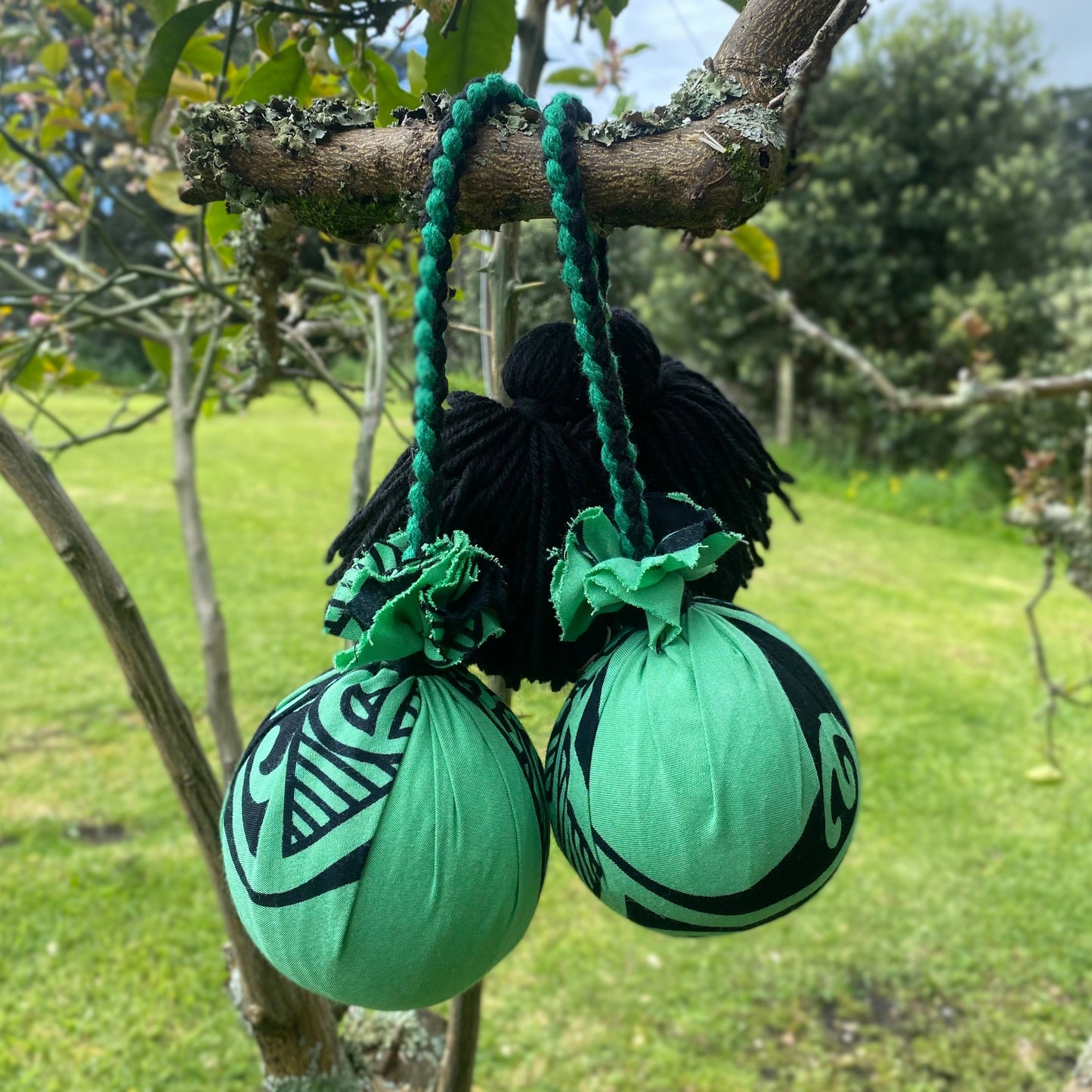 NZ Māori Poi Green Manawa Koru with Black & Green Braided Cord