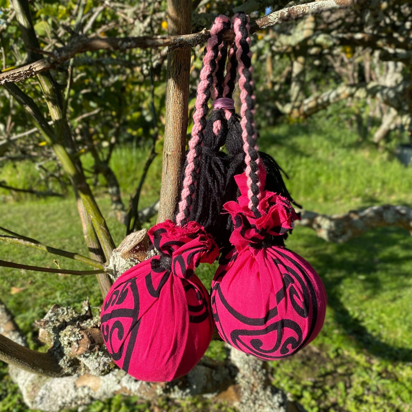 Māori Poi Pink Mangopare with pink & black Braided Cord
